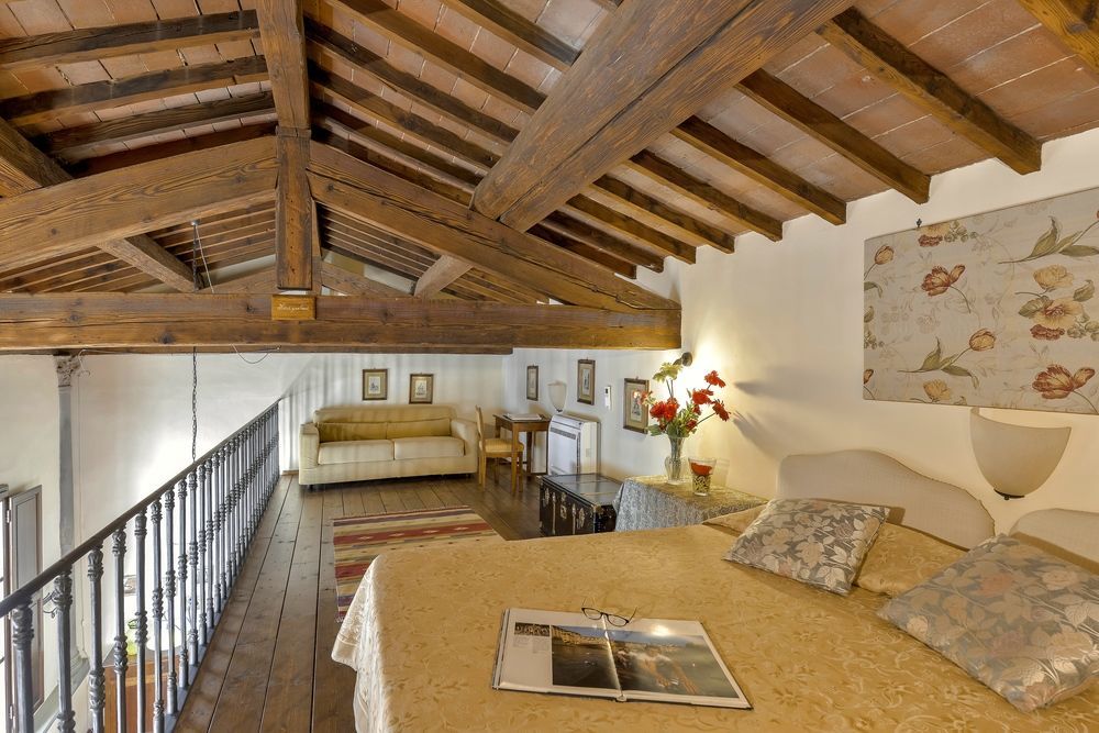 Palazzo Uguccioni Apartments Florence Exterior photo