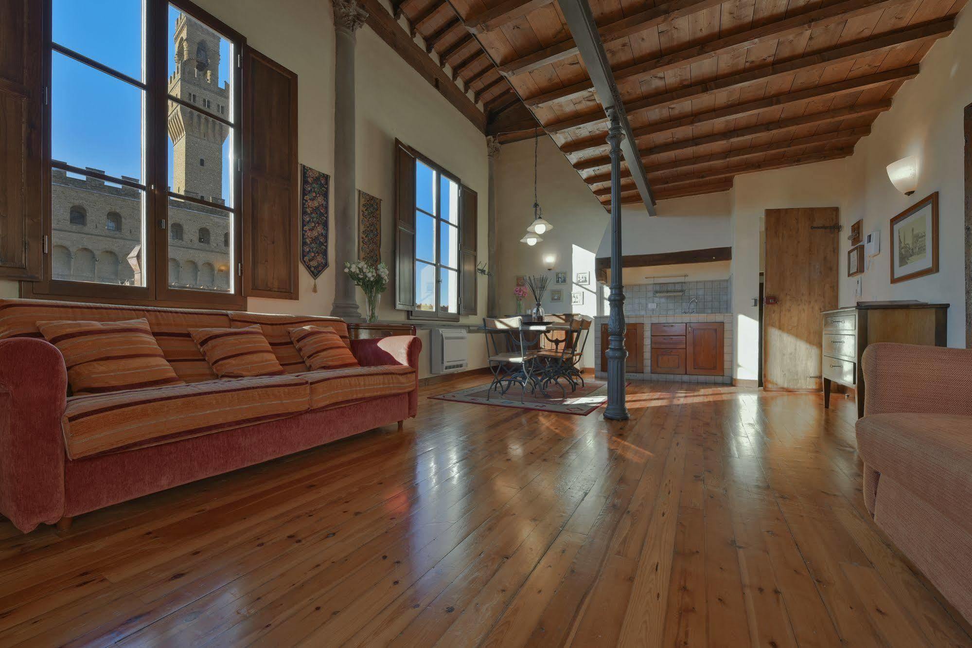 Palazzo Uguccioni Apartments Florence Exterior photo