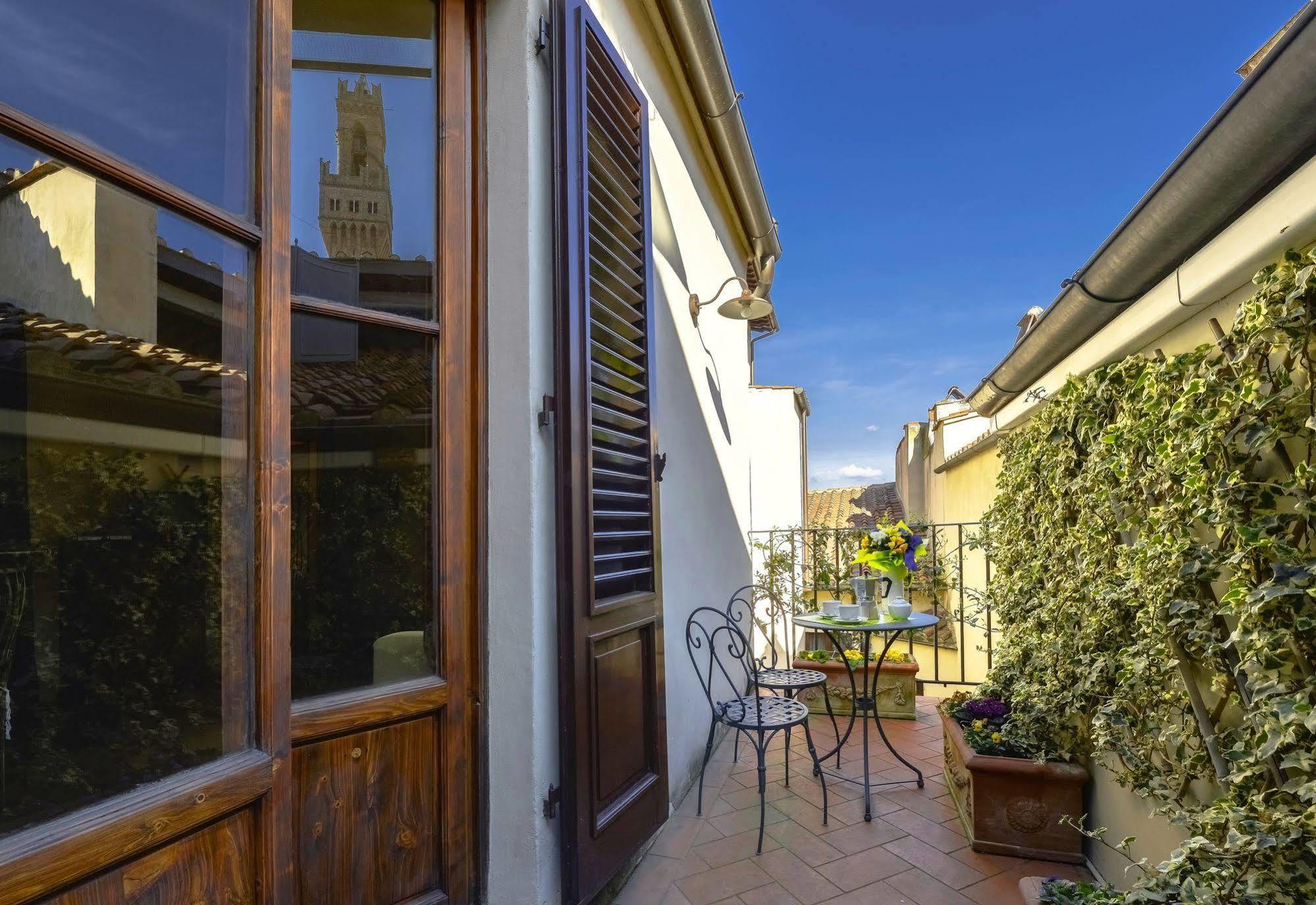 Palazzo Uguccioni Apartments Florence Exterior photo