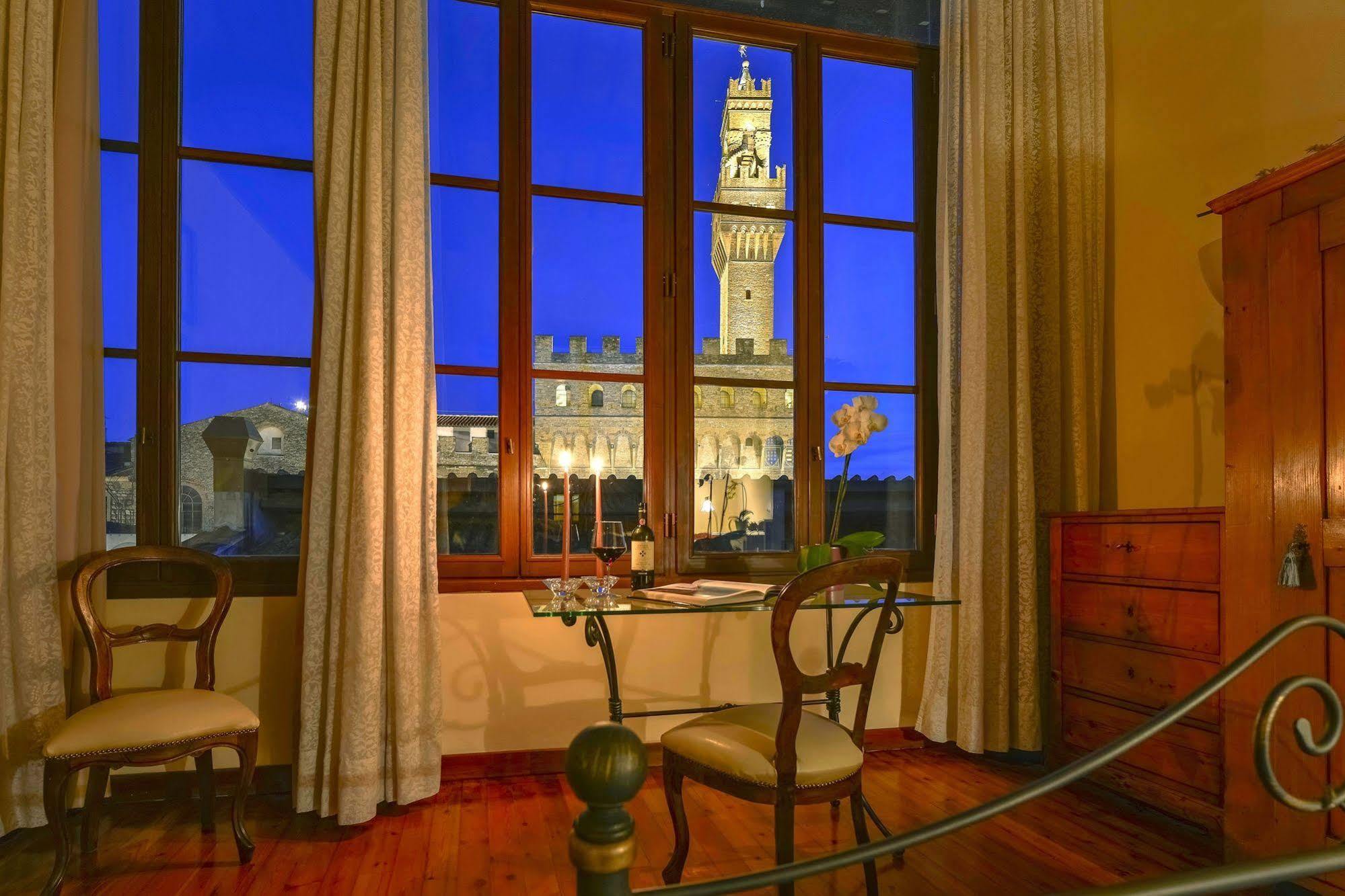 Palazzo Uguccioni Apartments Florence Exterior photo