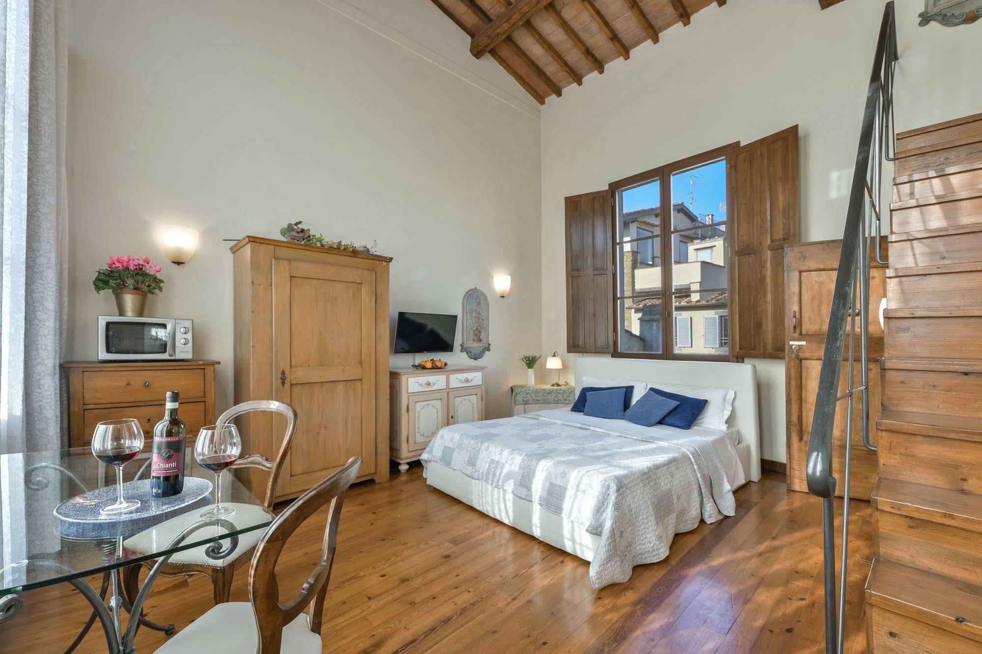 Palazzo Uguccioni Apartments Florence Exterior photo